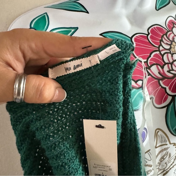Francesca's Collections Deep Green V-Neck Sweater - Picture 4 of 4